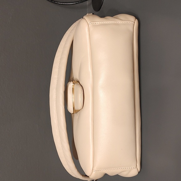 Coach Pillow Yabby 26 ***missing crossbody strap and coach leather tag w/blemish - Picture 8 of 16